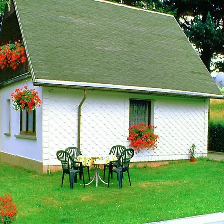 Sunlit Retreat With Garden Prázdninový dům *