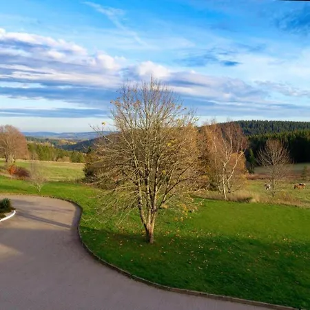 Prázdninový dům Sunlit Retreat With Garden