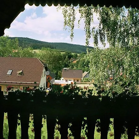 Sunlit Retreat With Garden Prázdninový dům *